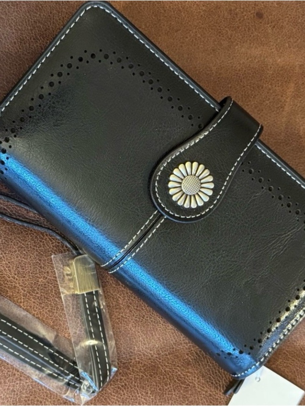 NWOT- Black Women's Clutch Wristlet with Daisy Accent